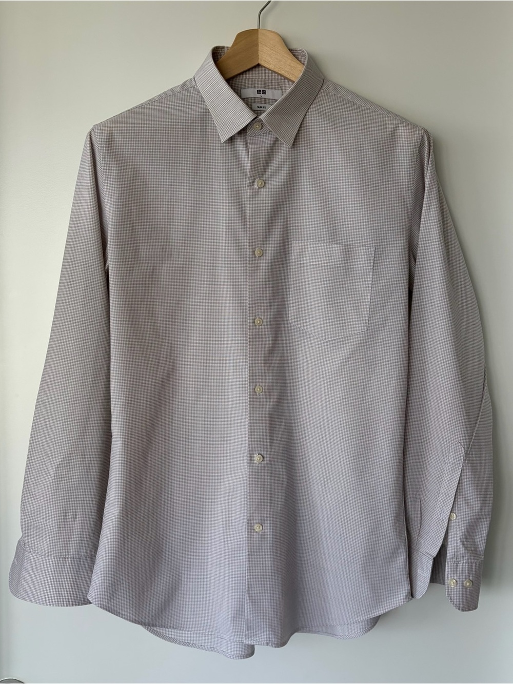 Uniqlo Men's Button-Up Dress Shirt in Light Gray Check